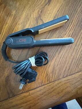 CHI Mini 1/2-Inch Ceramic Hairstyling Travel Flat Iron Straightener